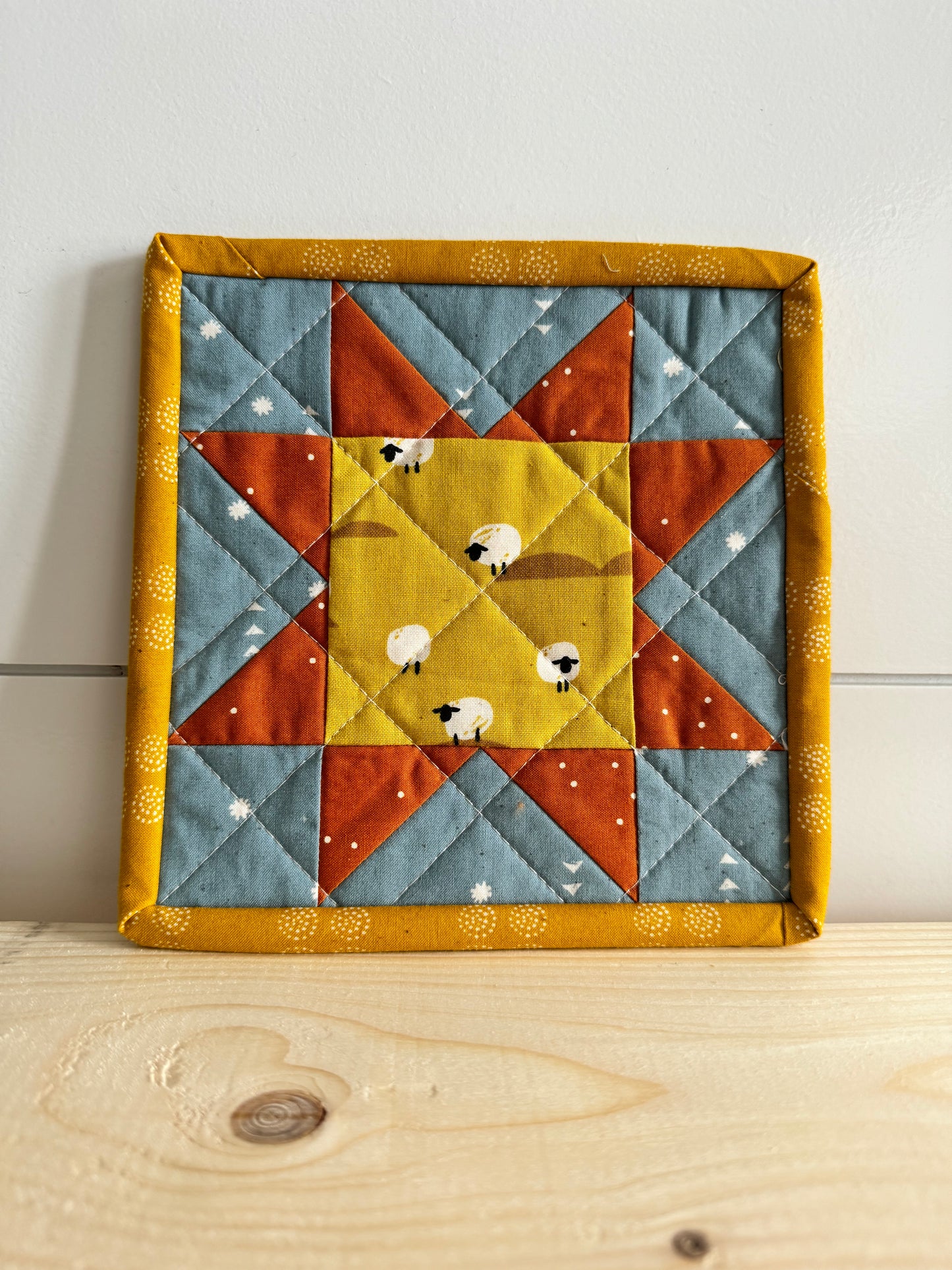 Sawtooth Mini Quilt - Little Sheep