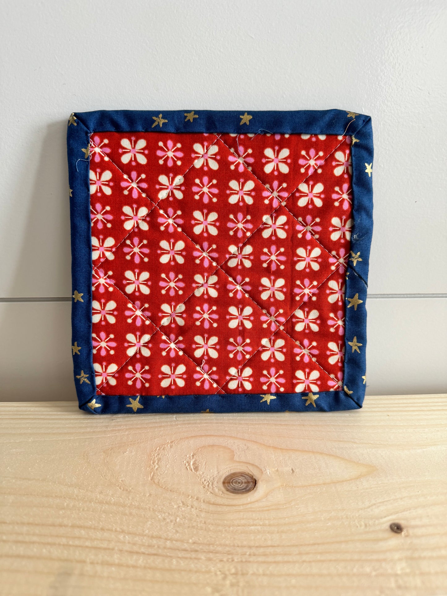 Sawtooth Mini Quilt - Sweet Apples