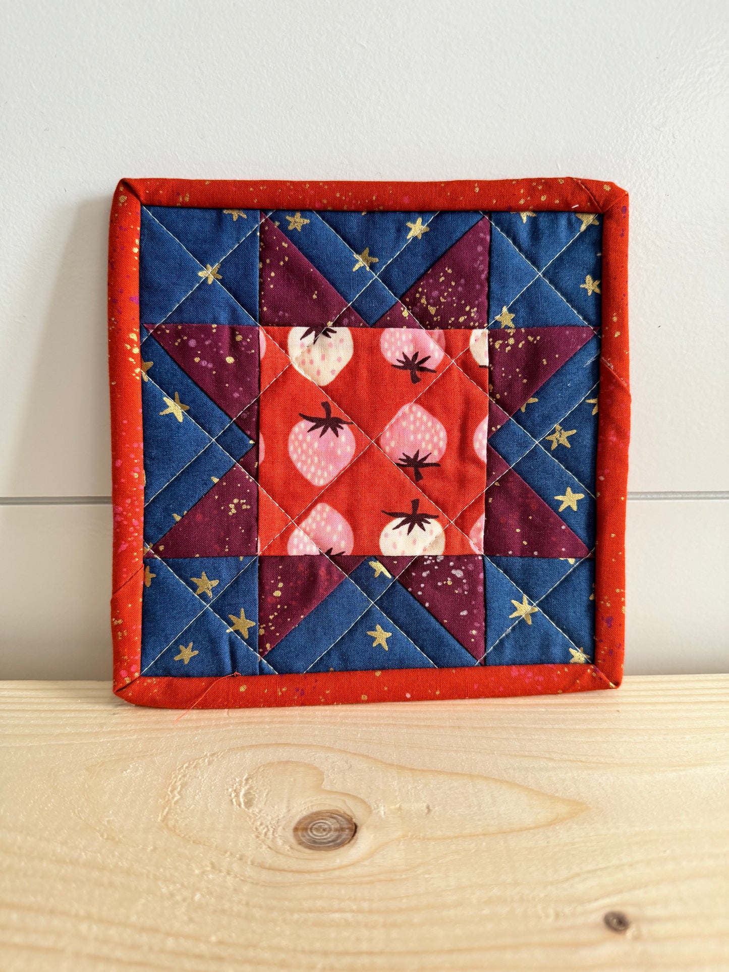 Sawtooth Mini Quilt - Strawberry Delight