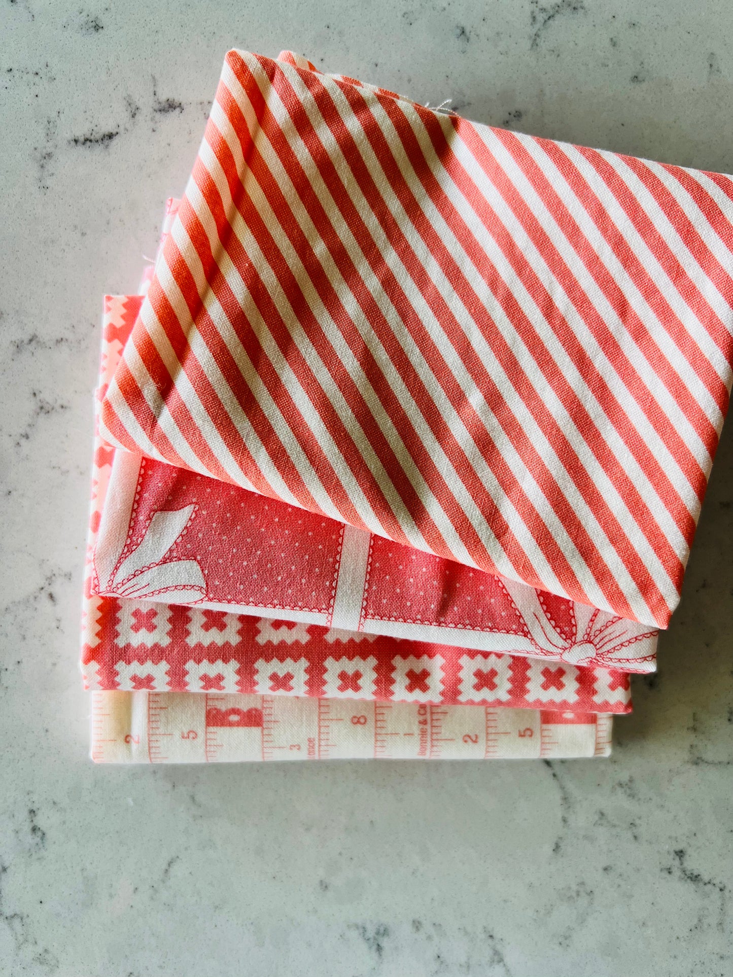 Lighthearted Red/Pink Fat Quarter Bundle