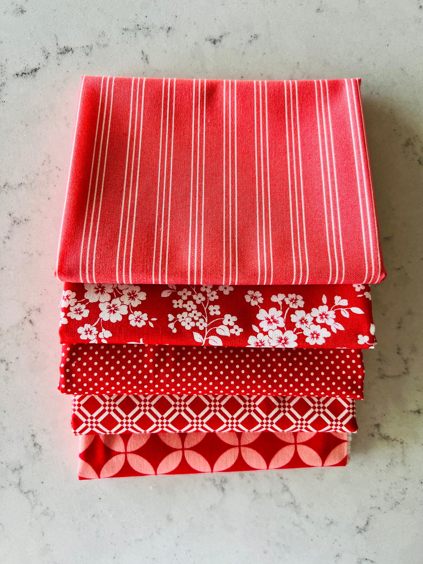 Lighthearted Red/Pink Fat Quarter Bundle