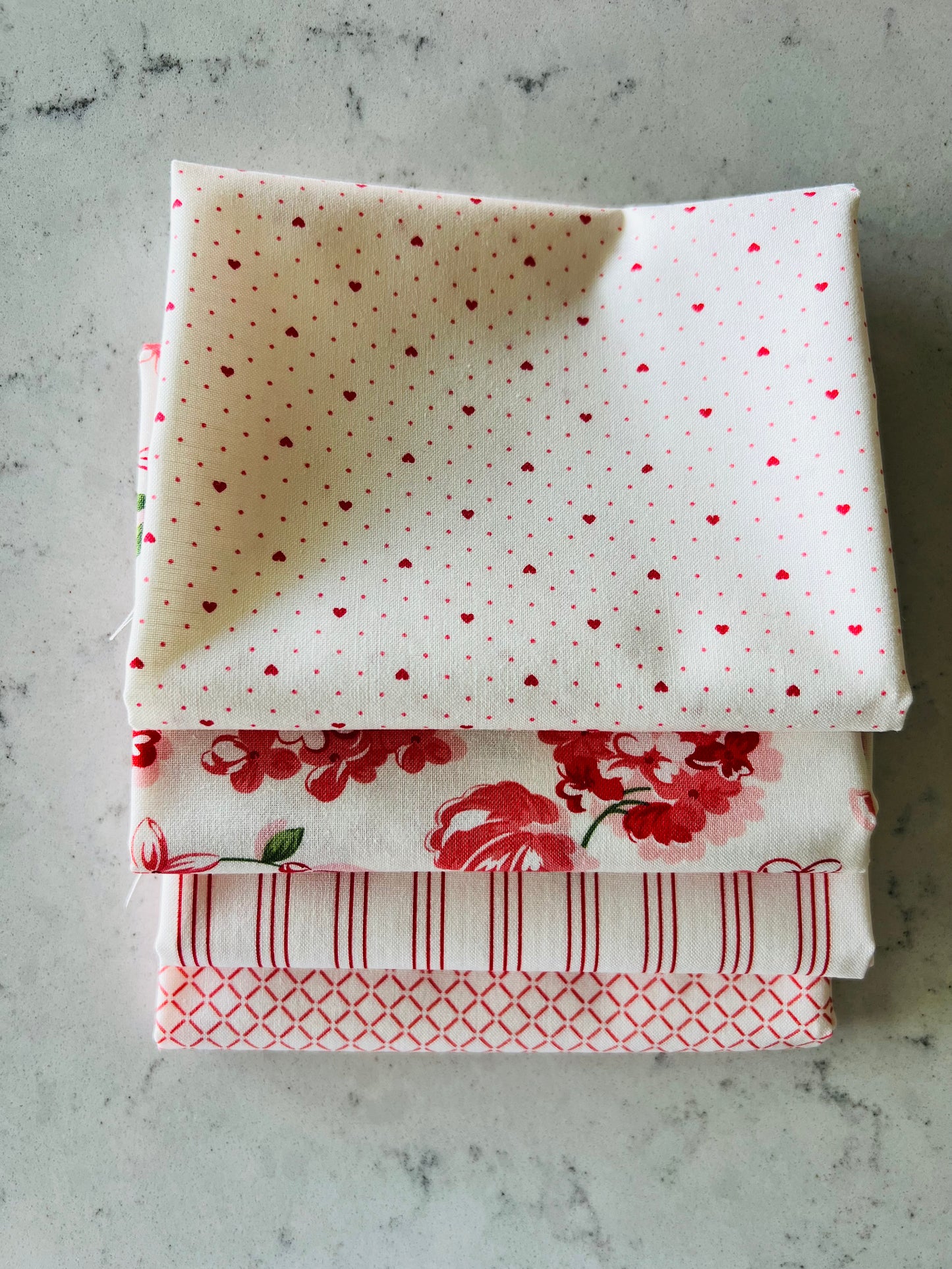 Lighthearted Red/Pink Fat Quarter Bundle