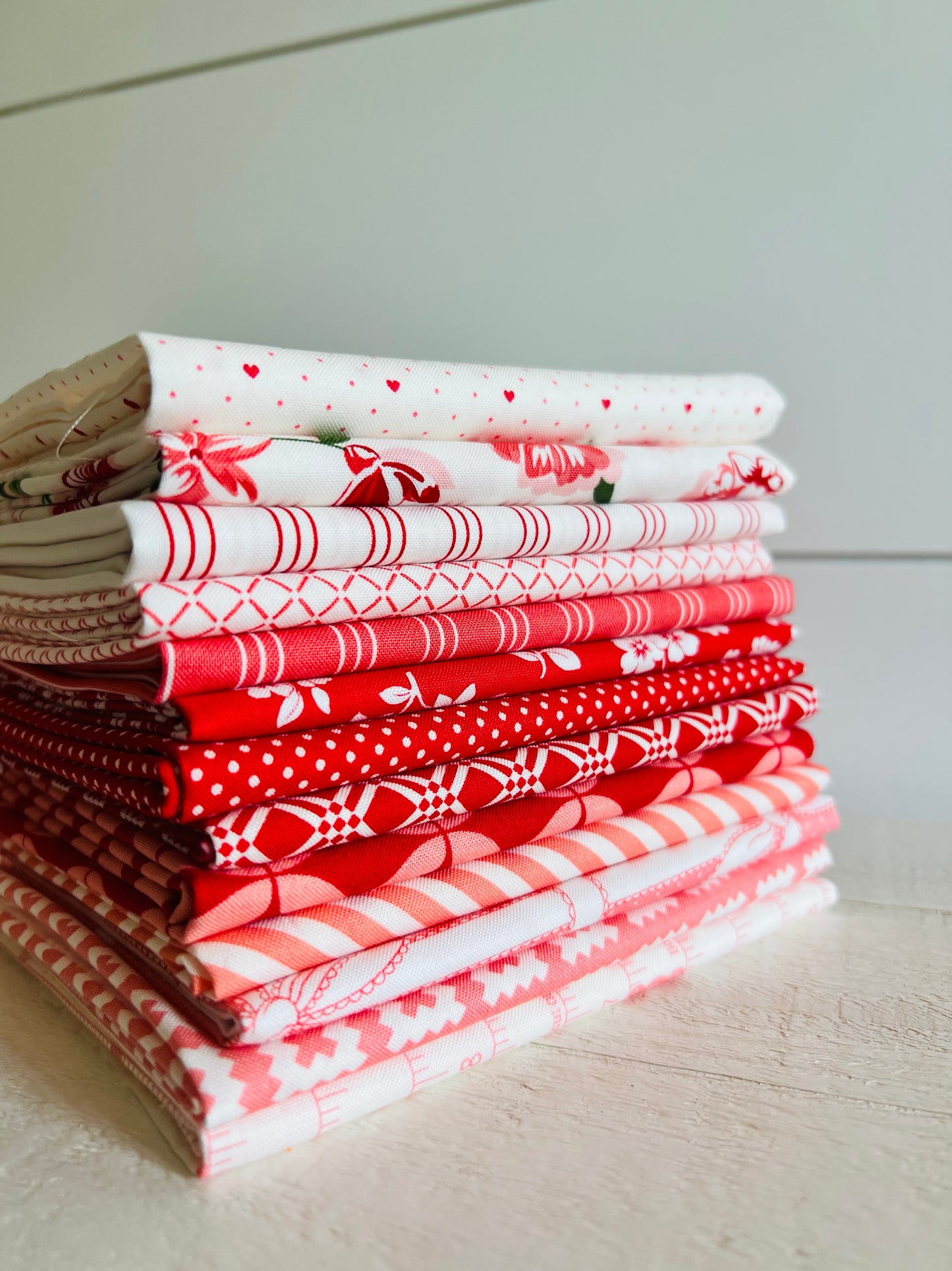 Lighthearted Red/Pink Fat Quarter Bundle